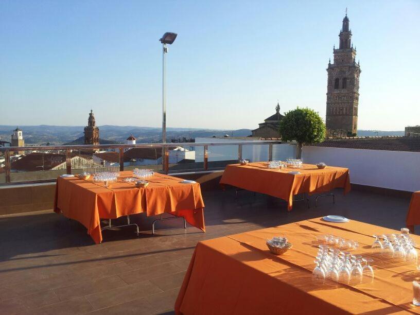Hotel Oasis Familiar Jerez De Los Caballeros Exterior photo